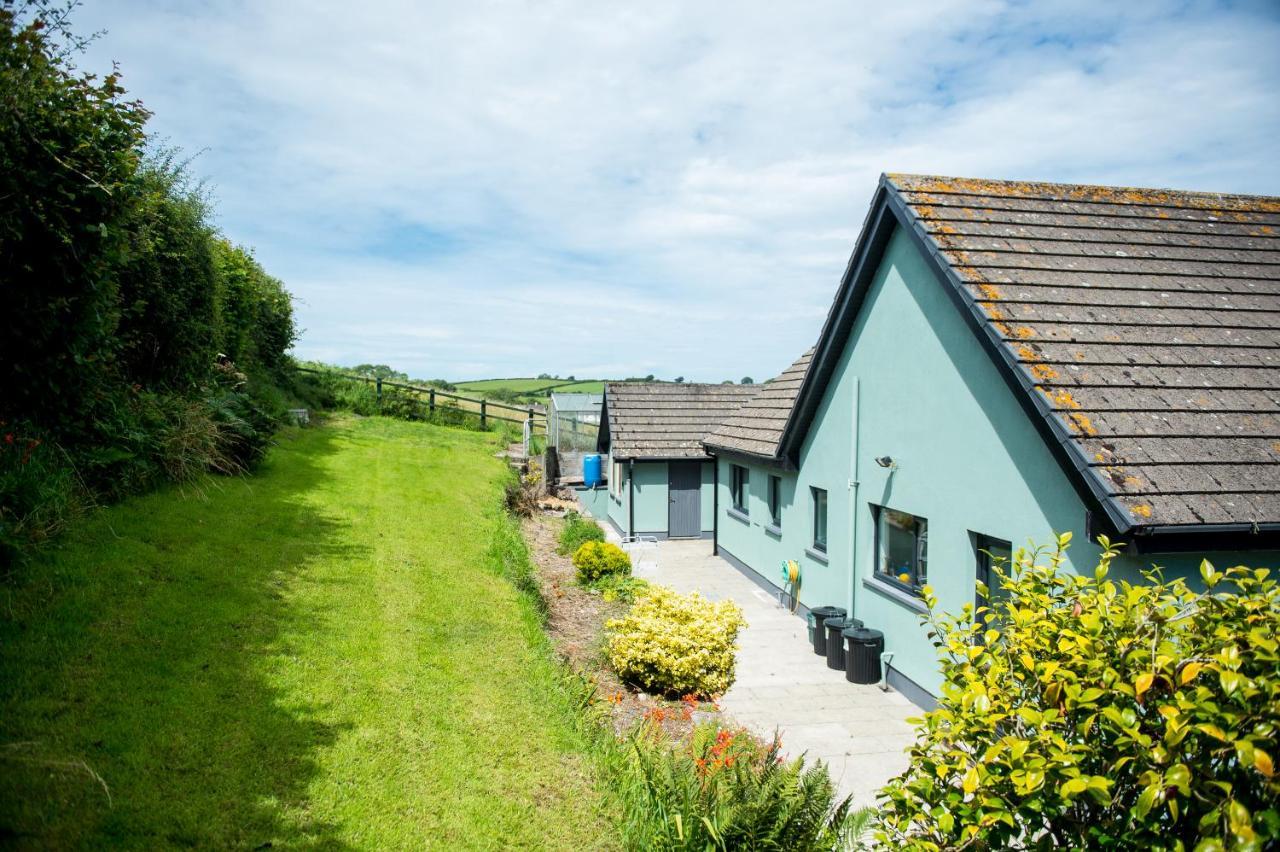 York Lodge- Spacious 3 Bed Bungalow With Wonderful Estuary Views Laugharne Bagian luar foto